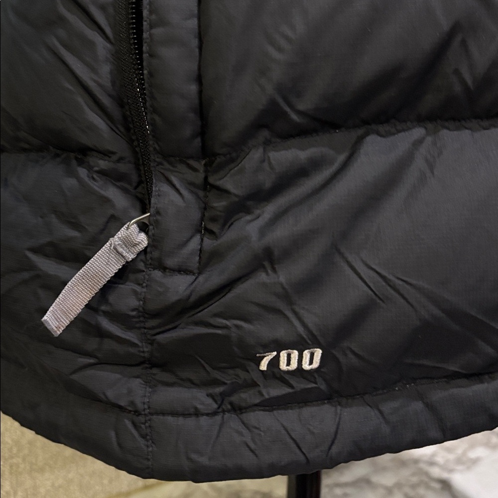 Vintage The North Face Women’s Black 700 Goose Down Fill Nuptse Vest SZ Medium - Picture 3 of 9